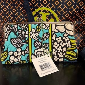 NWT Vera Bradley Clutch